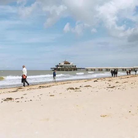 In With Sea Views Apartman